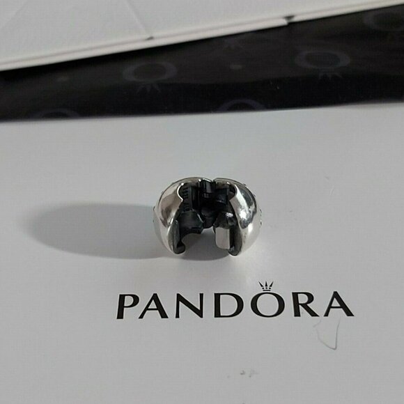 Pair of PANDORA *RETIRED*Sterling Silver Heart of Winter Clip w/cz's 796388CZ - Picture 4 of 10